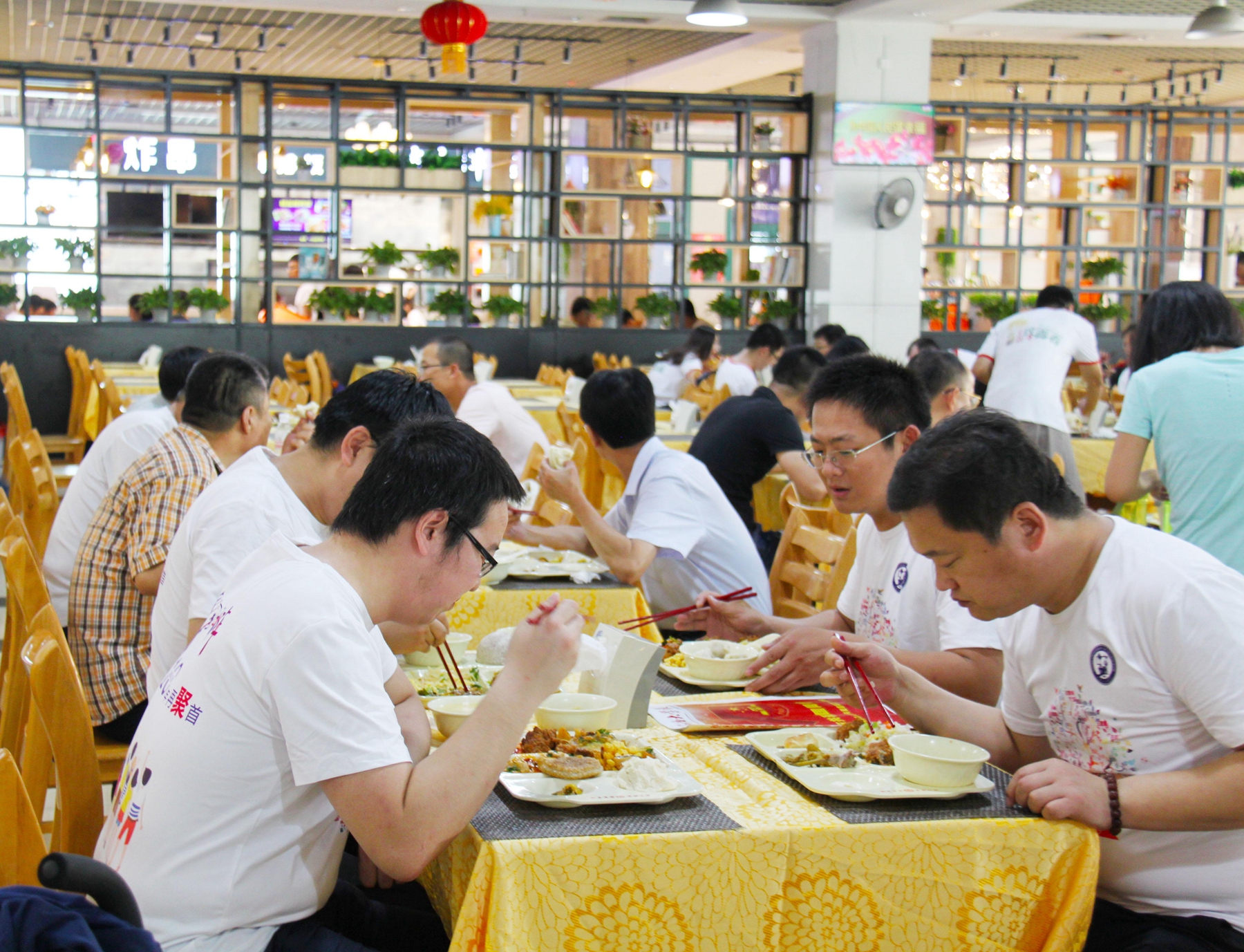 15校友午餐-照片提供教工餐厅.JPG